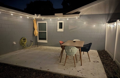 Mount Dora House | Fenced-in yard. Walkable to restaurants, shops, parks, lakes, theatre & pool.