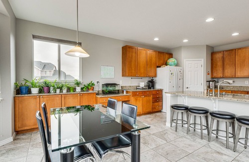 Vista Ridge House | Fenced Yard & Trail Access: Dog-Friendly Erie Home