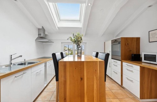 Sevelen Apartment | FENUS View over Liechtenstein | Parking | Kitchen