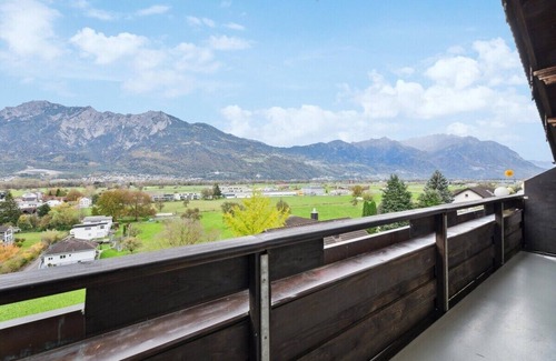 Sevelen Apartment | FENUS View over Liechtenstein | Parking | Kitchen