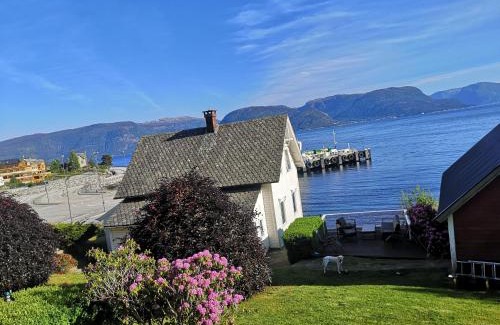 Brekke House | Feriehus med badestamp