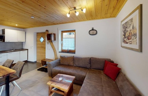 Zachenberg Apartment | Feriendomizil mit Zirbenholz gestaltet. Sauna und großzügige Terrasse.