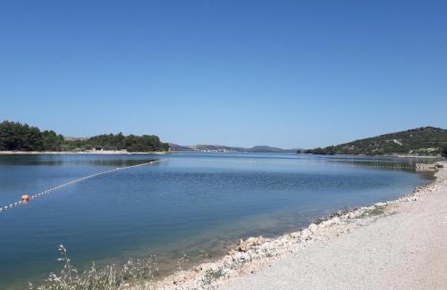 Bilice House | Ferienhaus am Wasser - Kuća RiO - iberische Finca in Dalmatien