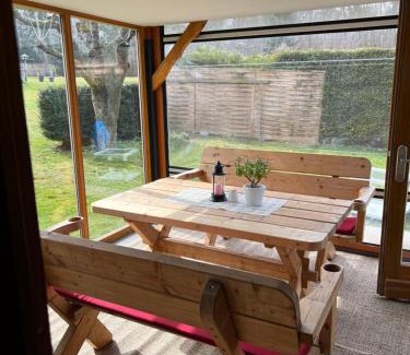 Lobervorstadt Apartment | Ferienhaus Erfurt-gemütlich-sonnig-Küche-Bad-Garten-Parken-Pool-Sauna-WLAN-CaroGrün
