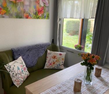 Lobervorstadt Apartment | Ferienhaus Erfurt-gemütlich-sonnig-Küche-Bad-Garten-Parken-Pool-Sauna-WLAN-CaroGrün