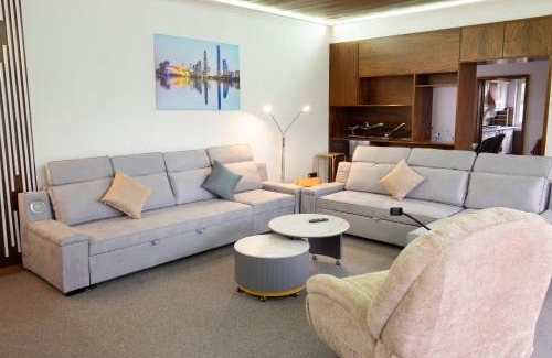 Euskirchen Villa | Ferienhaus große Villa "Smart home"