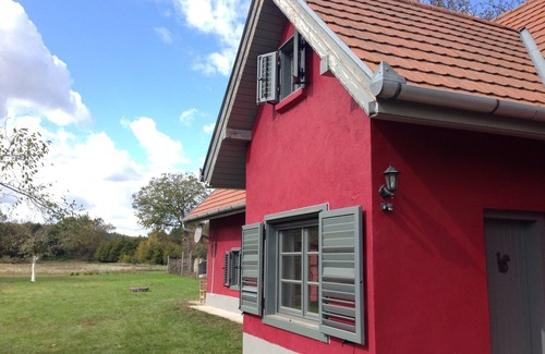 Zalaistvand House | Ferienhaus in Ländlicher Ruhe mit Einem 1500 qm Großen Rasengrundstück