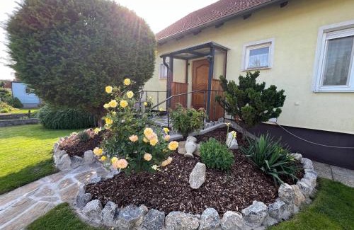 Petronell-Carnuntum House | Ferienhaus Limes Carnuntum mit Terrasse und Garten