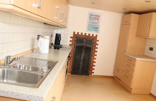 Perl Apartment | Ferienhaus zum roten Traktor - vacation home, shower, WC, 3 bedrooms