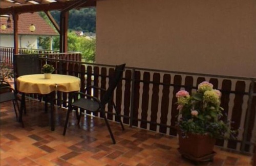 Riedenburg Apartment | Ferienwohnung im 1. Stock mit Balkon und Überdachter Terrasse