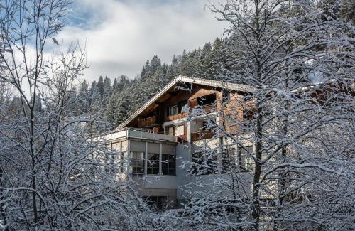 Adelboden Apartment | Ferienwohnung am Bach