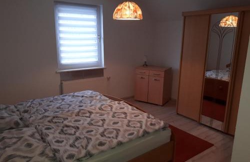 Bad Schlema Apartment | Ferienwohnung Am Floßgraben
