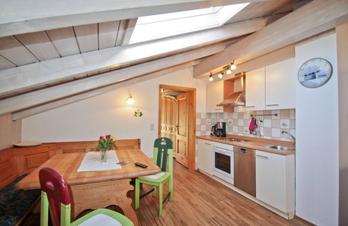 Bad Feilnbach Apartment | Ferienwohnung "Apfel" 55 qm bis 2 Personen, 2. Obergeschoss, 1 separates Schlafzimmer, Südbalkon