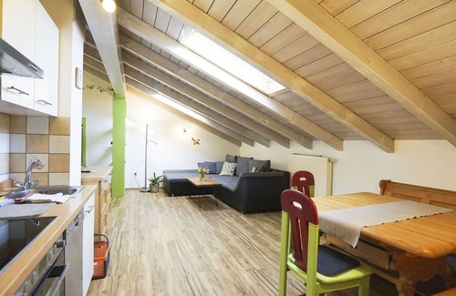 Bad Feilnbach Apartment | Ferienwohnung "Apfel" 55 qm bis 2 Personen, 2. Obergeschoss, 1 separates Schlafzimmer, Südbalkon