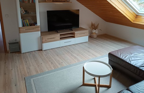 Wolnzach Apartment | Ferienwohnung "dachgeschoss Schmuckstück" - 65qm-herrlicher Ausblick