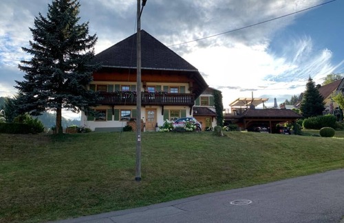 Untermunstertal Apartment | Ferienwohnung mit 100 qm, 1 Großes Schlafzimmer, 1 Wohnzimmer, Max. für 2 Personen
