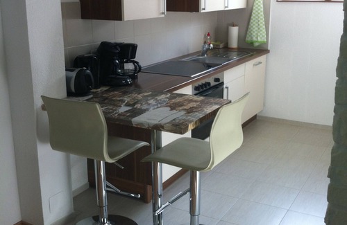Dettingen an der Erms Apartment | Ferienwohnung mit 48qm, 1 Schlafzimmer, 1 Wohn-/Schlafraum, für maximal 2 Erwachsene + 1 Kind