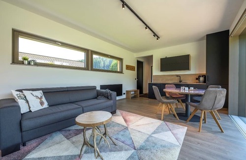 Georgenberg Apartment | Ferienwohnung mit Barrierefreier Dusche und Terrasse mit Blick auf Hirschgehege