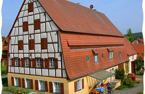 Absberg Apartment | Ferienwohnung mit kleiner, überdachter Frühstücksterrasse