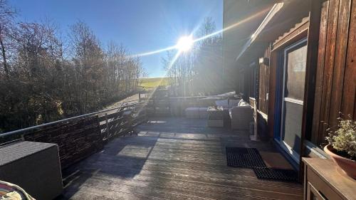 Eichendorf Apartment | Ferienwohnung mit sonniger Dachterrasse am Pferdehof