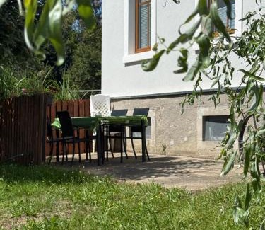 Grossschirma Apartment | Ferienwohnung Schwalbennest1