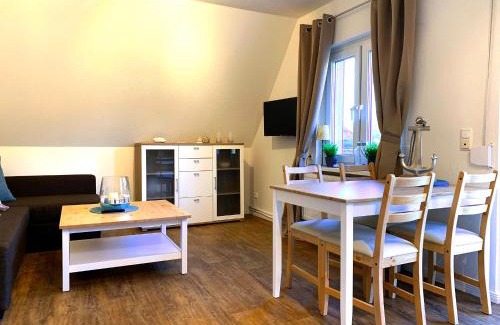 Itzehoe Apartment | Ferienwohnungen Arp "Nordsee" mit Balkon und Parkplatz