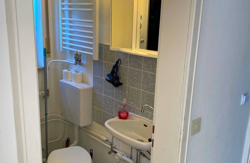 Fischach Apartment | Ferienzimmer Fischach mit Kochgelegenheit, Dusche und Terrasse