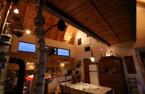 Beaune-d'Allier House | Fermette rénovée avec charme Bourbonnais, jardin arboré, clim, Wifi, animaux acceptés, proche Commentry - FR-1-489-228