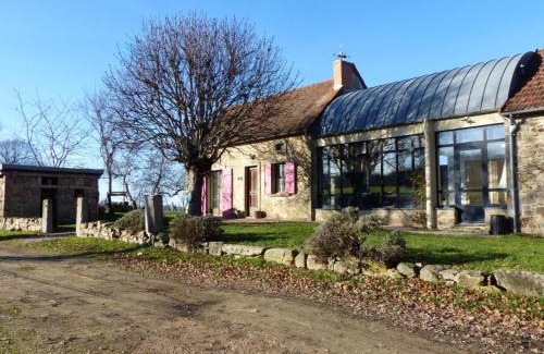 Beaune-d'Allier House | Fermette rénovée avec charme Bourbonnais, jardin arboré, clim, Wifi, animaux acceptés, proche Commentry - FR-1-489-228