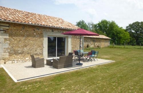 Le Vigeant House | Fermette rénovée spacieuse, calme et lumineuse