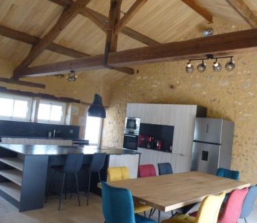 Le Vigeant House | Fermette rénovée spacieuse, calme et lumineuse