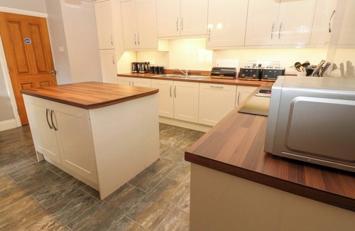 Carlisle Cottage | FERN LEE, pet friendly, with hot tub in Carlisle