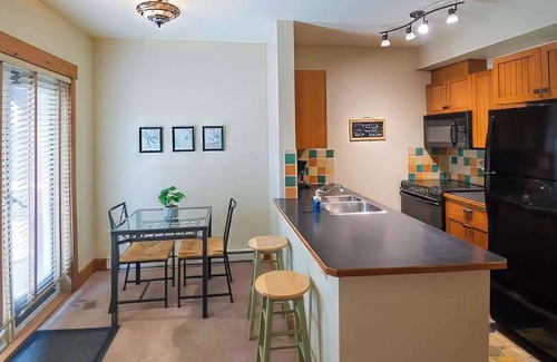 East Kootenay Condo | Fernie - Timberline Lodges King Fir #413