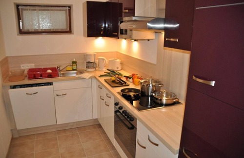 Arnbruck Apartment | FeWo mit 2 Schlafzimmern, Wohnzimmer & Balkon mit Blick auf die Berge