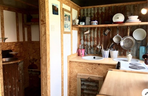 Saint Kew Apartment | Field hut, a secluded and peaceful retreat.