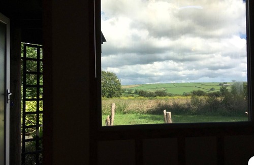 Saint Kew Apartment | Field hut, a secluded and peaceful retreat.