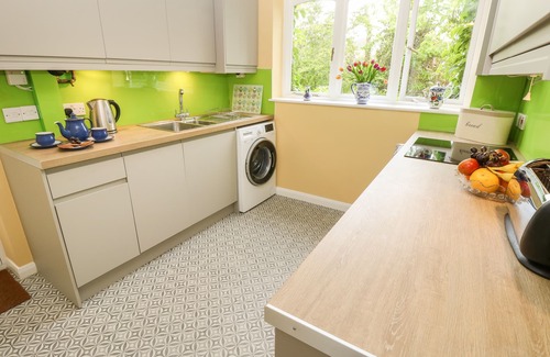 Totland Bay Cottage | FIELDSIDE, pet friendly, with a garden in Totland