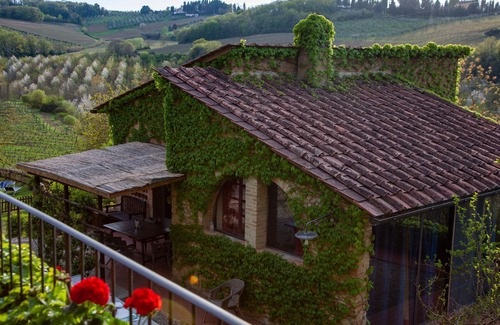 San Pietro in Bossolo House | Fienile (4+2) beautiful apartment with pool in Chianti between Florence and Siena