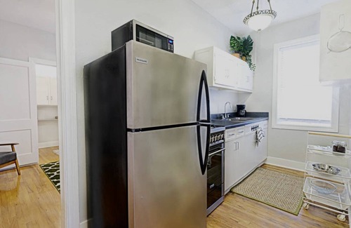 Lower Greenville Apartment | FIFA Ready Trendy City Flat + Arboretum Tickets Included