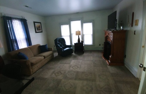 Owosso Apartment | Fin's Inn Apt D