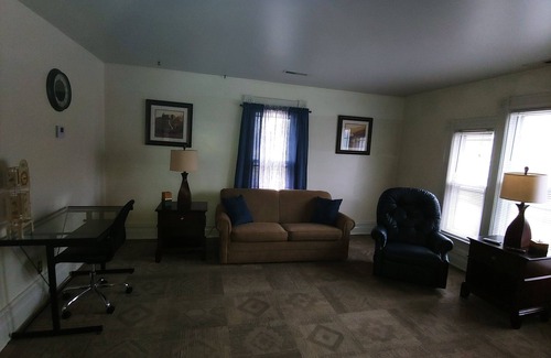 Owosso Apartment | Fin's Inn Apt D