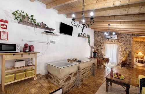 Fonte do Bispo Villa | Finca "Quinta do Silêncio T2" with Mountain View, Shared Pool & Wi-Fi