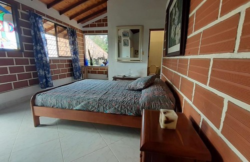 Fredonia House | Finca Vivero Guayacanes Magic Mountain