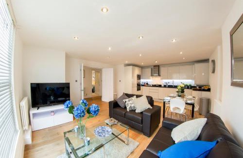 Finchley Church End Apartment | Finchley Central - Luxury 2 bed ground floor apartment