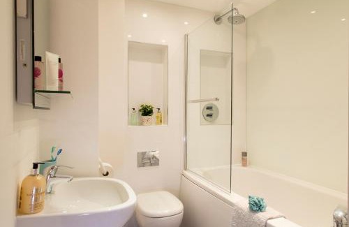 Finchley Church End Apartment | Finchley Central - Luxury 2 bed ground floor apartment