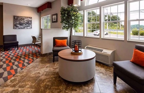 Morgantown Hotel | Find Your Comfort Zone in a Modern Morgantown Room | Free Parking