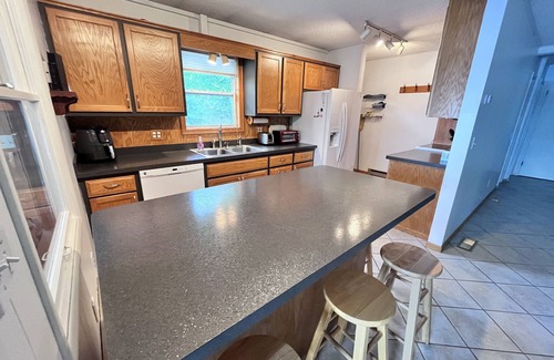 Dassel House | Find your happy place at Big Swan Lake. Enjoy peaceful sunsets. Pets welcome.
