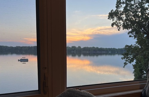 Dassel House | Find your happy place at Big Swan Lake. Enjoy peaceful sunsets. Pets welcome.