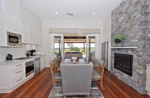 Vine Vale House | Fine Acres c 1890 Luxury Homestead - Vineyard Setting