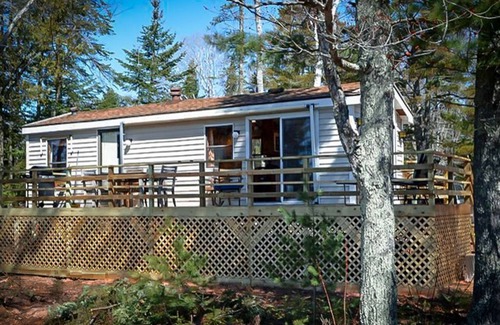 La Pointe Cabin | Finn McCool - 200 Feet of Sand Beach just steps away!